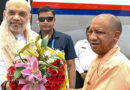 अमित शाह यूपी पुलिस भर्ती में नियुक्ति पत्र सौंपते हुए