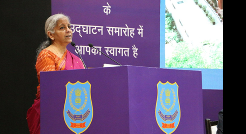 निर्मला सीतारमण DRI मुख्यालय का उद्घाटन करती हुईं”