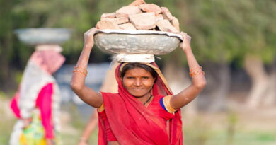 असंगठित क्षेत्र के श्रमिकों के लिए भारत सरकार की कल्याणकारी योजनाएं: शिक्षा, स्वास्थ्य और आवास में बड़ा बदलाव