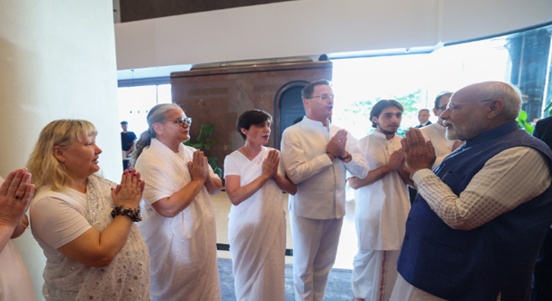 Indian community welcoming PM Modi in Zagreb