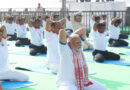 प्रधानमंत्री मोदी और आंध्र प्रदेश के मुख्यमंत्री चंद्रबाबू नायडू विशाखापत्तनम में योग दिवस कार्यक्रम में