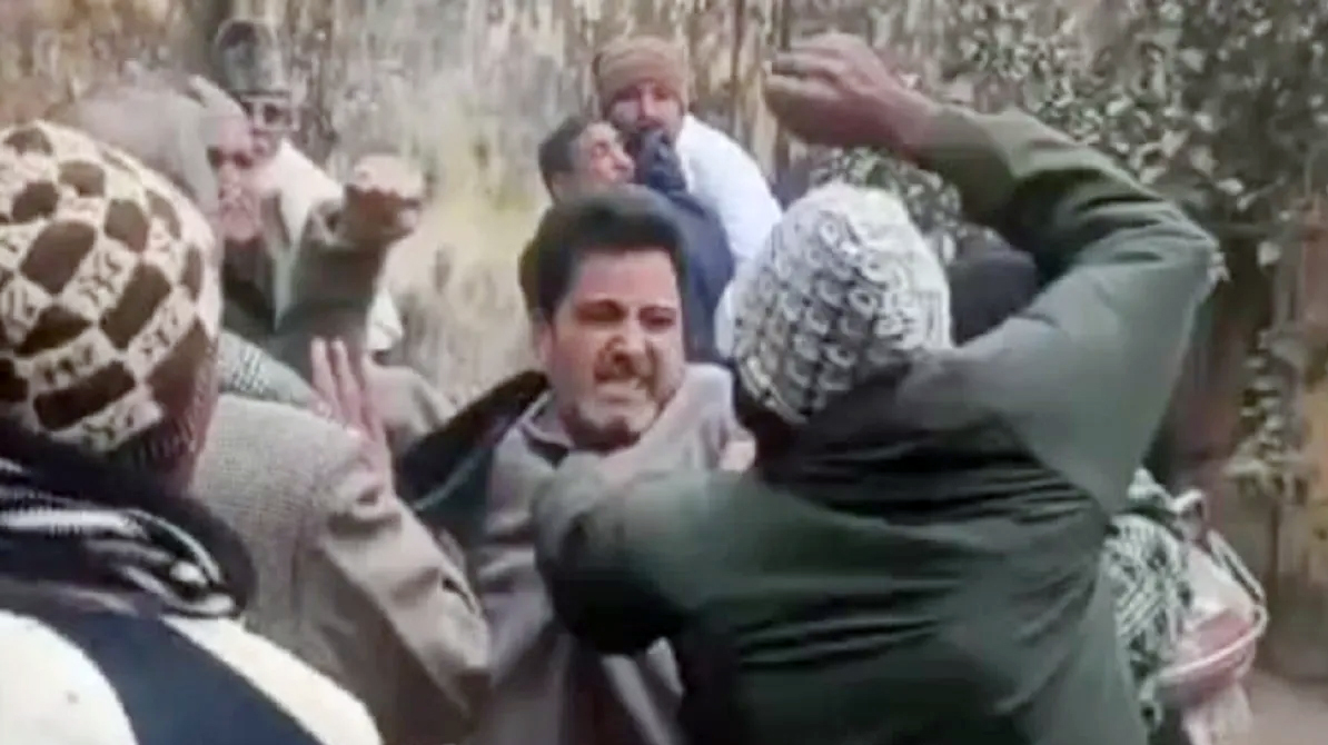 प्रियंका गांधी जन्मदिन विवाद: बिजनौर कांग्रेस दफ्तर में दो गुट भिड़े, मारपीट का वीडियो वायरल