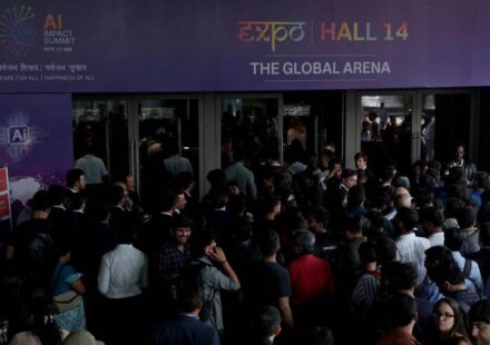 नई दिल्ली में AI Impact Summit अव्यवस्था के दौरान लगी लंबी कतारें