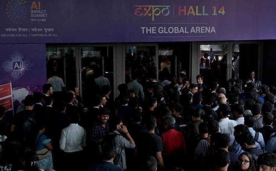 नई दिल्ली में AI Impact Summit अव्यवस्था के दौरान लगी लंबी कतारें