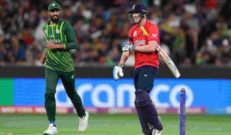 हैरी ब्रूक शतक लगाते हुए, T20 वर्ल्ड कप रिकॉर्ड बनाते कप्तान