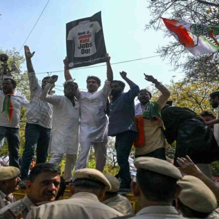 दिल्ली के भारत मंडपम में आयोजित AI Impact Summit कार्यक्रम का बाहरी दृश्य, जहां AI समिट हंगामा हुआ।