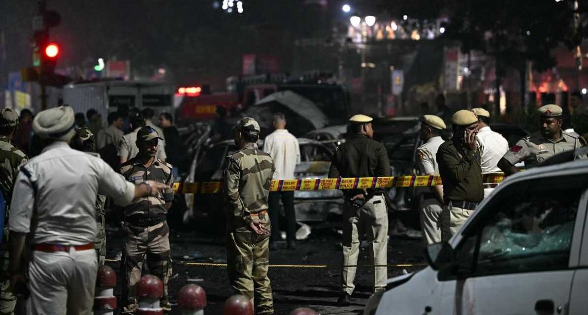 दिल्ली फर्जी ED रेड जांच में जुटी पुलिस और संदिग्ध कार