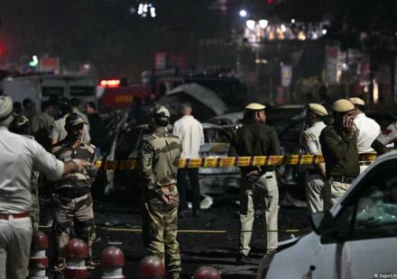 दिल्ली फर्जी ED रेड जांच में जुटी पुलिस और संदिग्ध कार