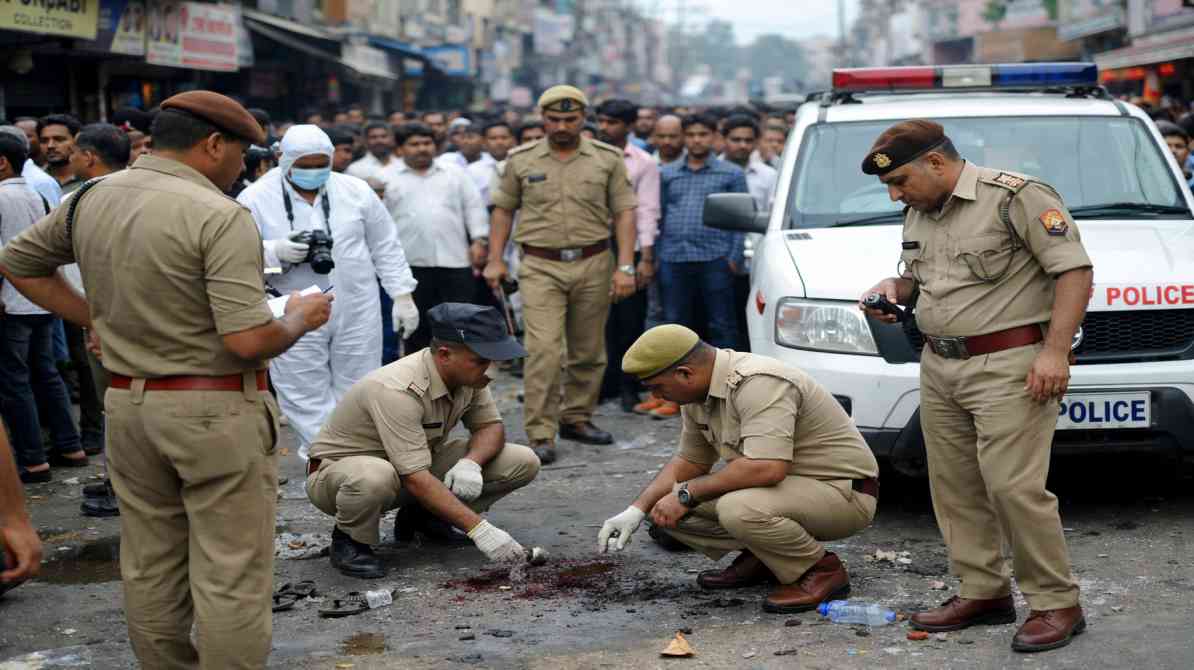 मेरठ गोलीकांड | बीच सड़क फायरिंग से सनसनी
