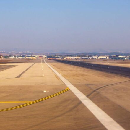 दिल्ली से तेल अवीव जा रही Air India की बोइंग 777 फ्लाइट, जिसे ईरान-इजराइल जंग के बीच सुरक्षा कारणों से मुंबई लौटाया गया।