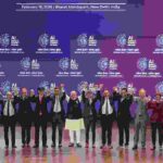 भारत मंडपम में चल रहे AI इम्पैक्ट समिट के दौरान प्रदर्शित रोबोटिक तकनीक और स्टार्टअप पवेलियन।