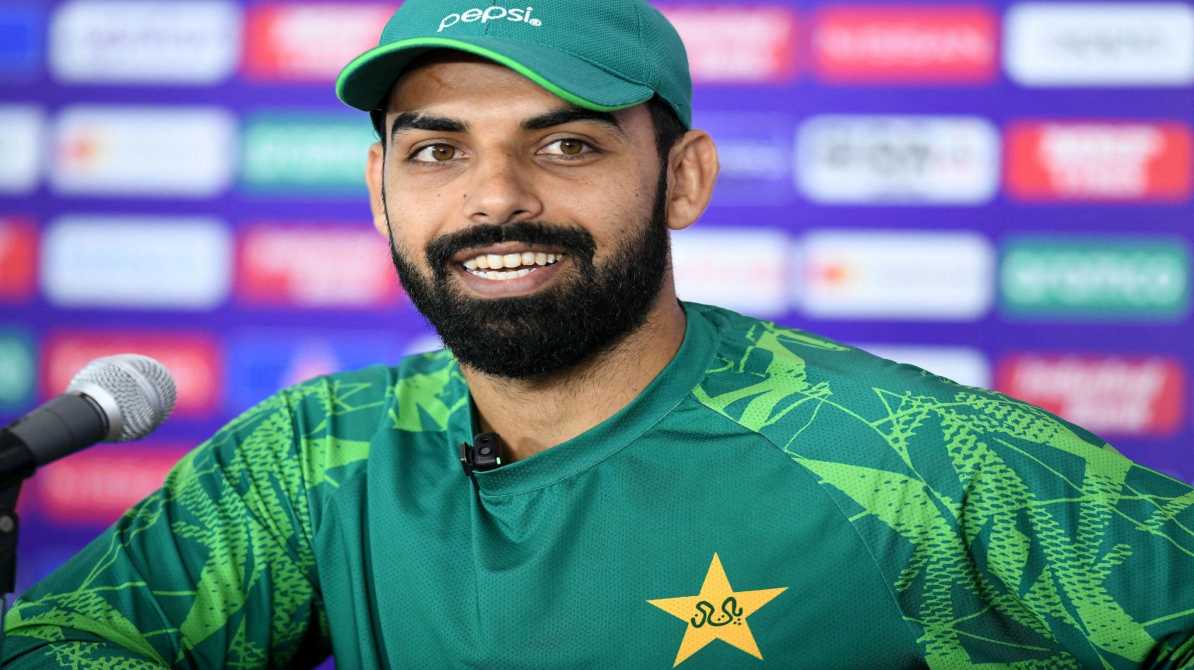 शादाब खान विवाद पर PCB सख्त रुख, दिग्गजों पर टिप्पणी पड़ी भारी