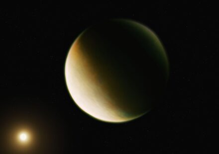 यह चित्र एक सुपर-अर्थ ग्रह को दर्शाता है जो अपने नजदीकी तारे के चारों ओर घूम रहा है, जहां मोटा वातावरण और चमकदार सतह दिखाई दे रही है।