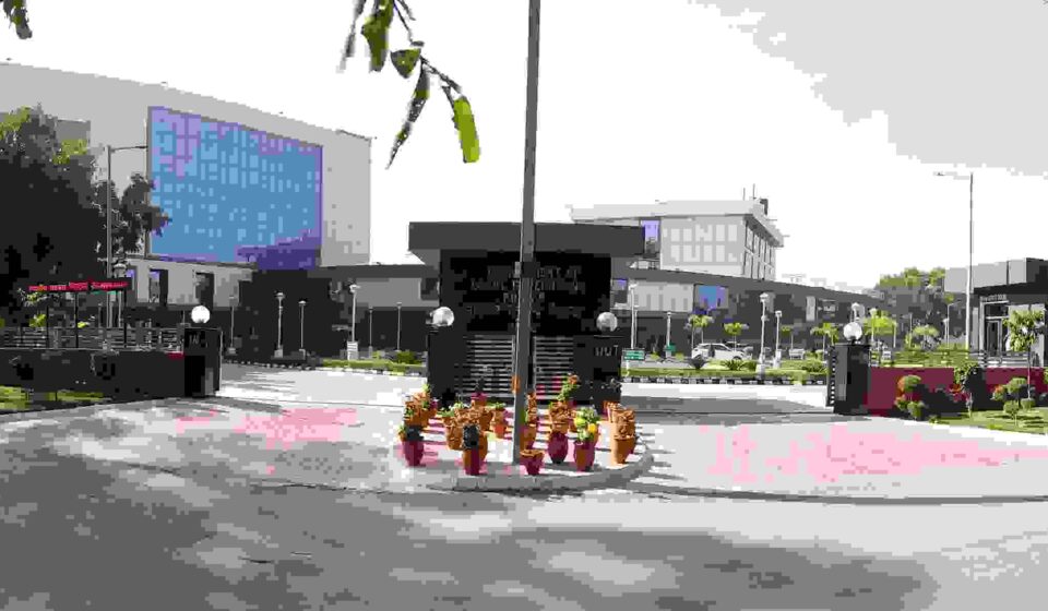 तस्वीर में पंजाब एक्साइज विभाग और परीक्षा प्रक्रिया से जुड़ी झलक दिखाई गई है, जो भर्ती प्रक्रिया को दर्शाती है।