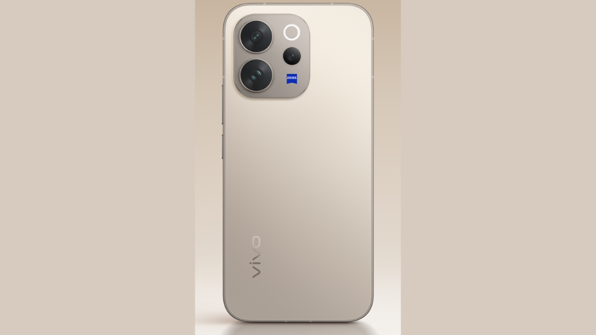 Vivo V70 Elite स्मार्टफोन का बैक पैनल जिसमें 50MP कैमरा और Zeiss ब्रांडिंग दिखाई दे रही है।