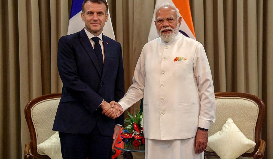 मुंबई में भारत और फ्रांस के नेताओं की मुलाकात तथा भारतीय वायुसेना के राफेल फाइटर जेट की प्रतीकात्मक तस्वीर।