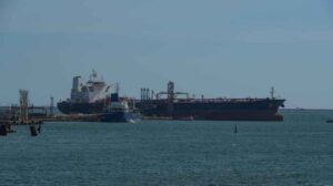 युद्ध के बीच बढ़ा ईरान तेल निर्यात | खार्ग टर्मिनल बना कमाई का बड़ा जरिया