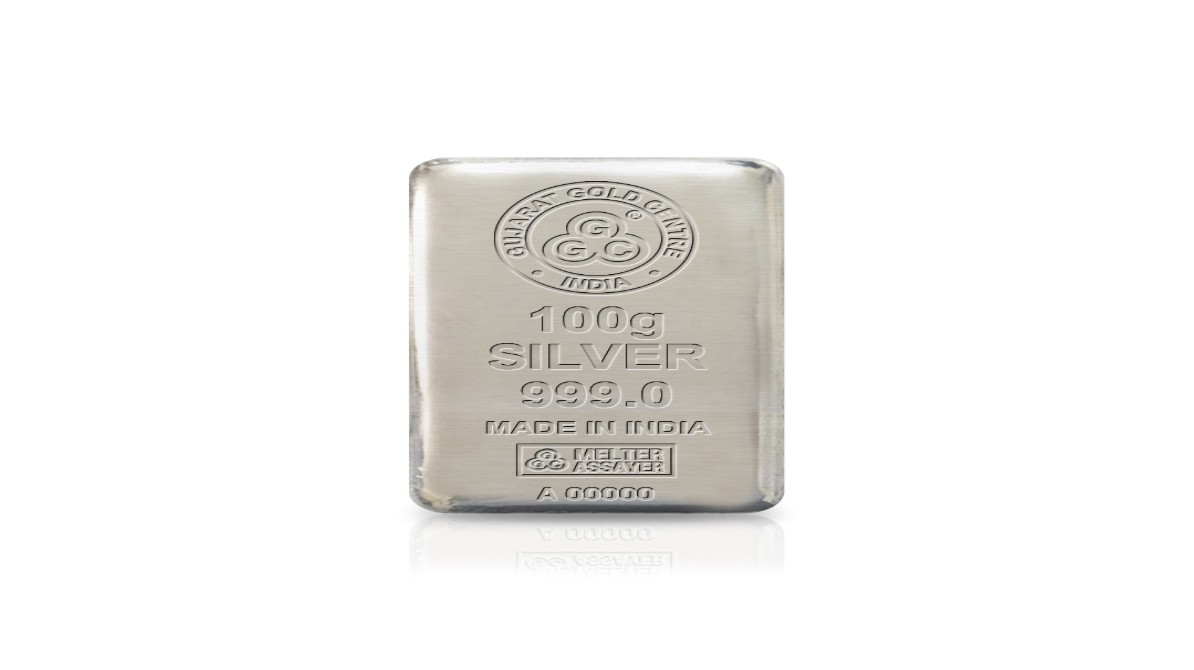 भारतीय सर्राफा बाजार में सोना और चांदी की कीमतों में गिरावट का दृश्य