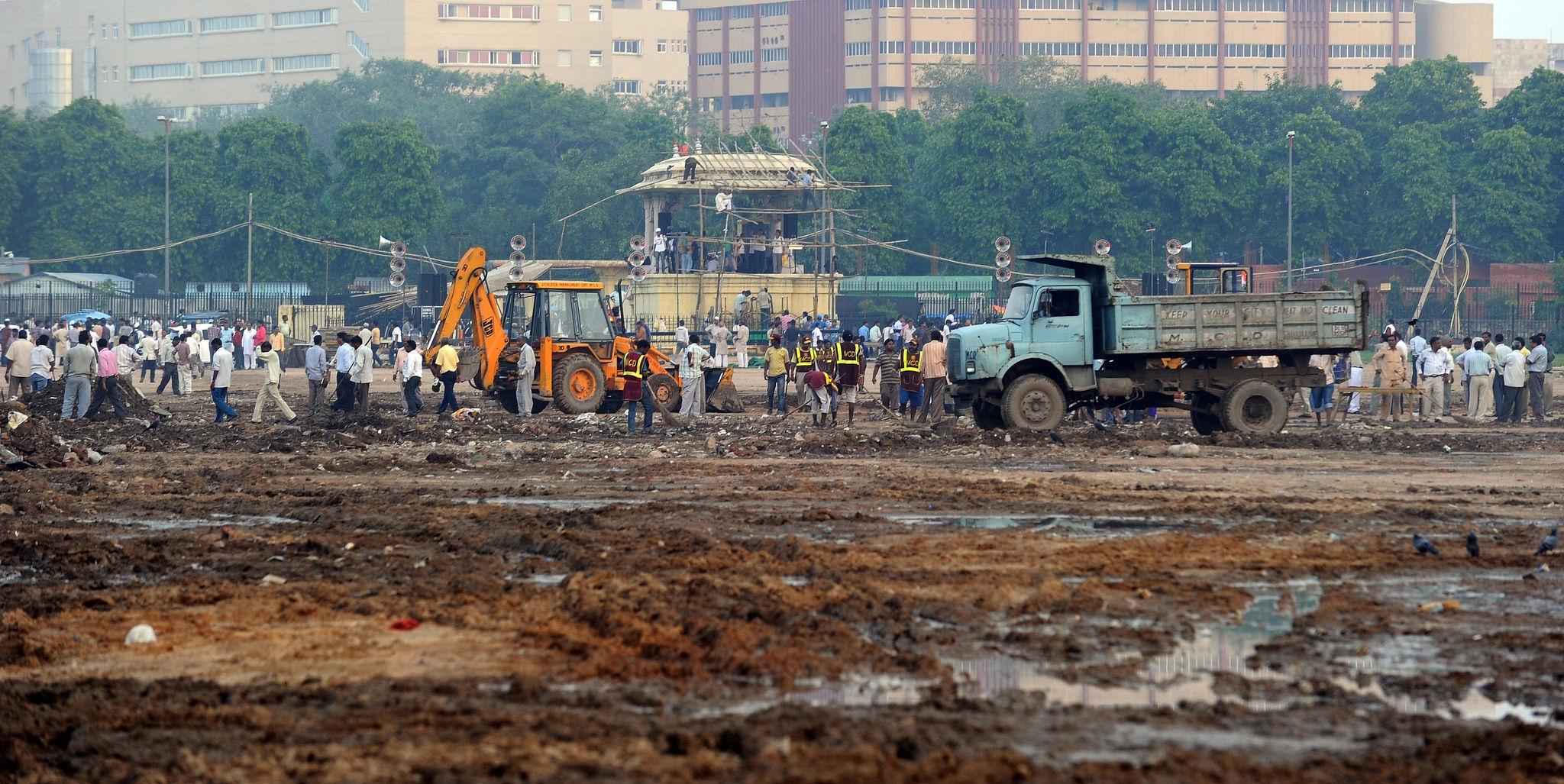 उत्तम नगर होली हिंसा केस के बाद आरोपी के घर के अवैध हिस्सों पर MCD की कार्रवाई