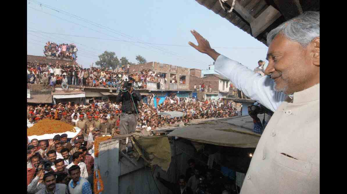 बिहार के मुख्यमंत्री नीतीश कुमार, जिनके राज्यसभा जाने के फैसले पर विपक्ष ने भाजपा और जेडीयू पर सवाल उठाए।