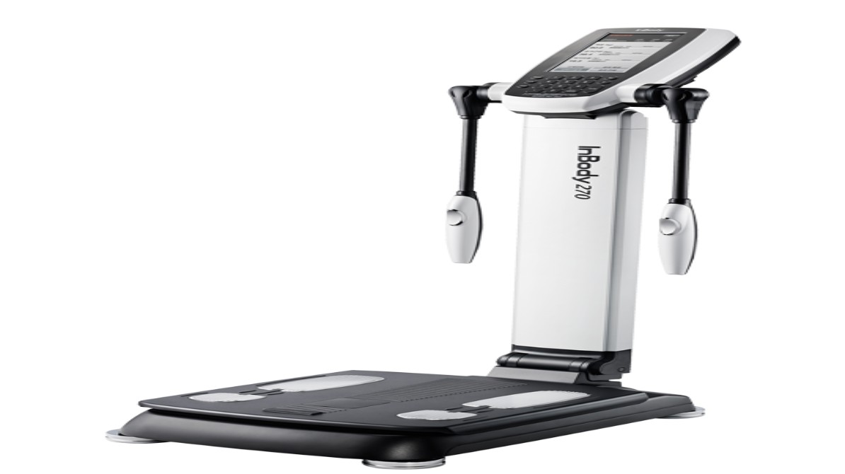 व्यायाम करते व्यक्ति का चित्र जो शरीर में मसल्स और फैट के संतुलन यानी मसल-फैट रेशियो को दर्शाता है।