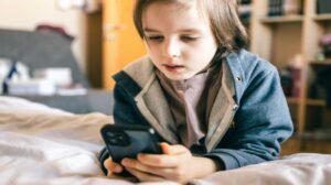 कर्नाटक सोशल मीडिया बैन | बच्चों की डिजिटल सुरक्षा पर बड़ा कदम