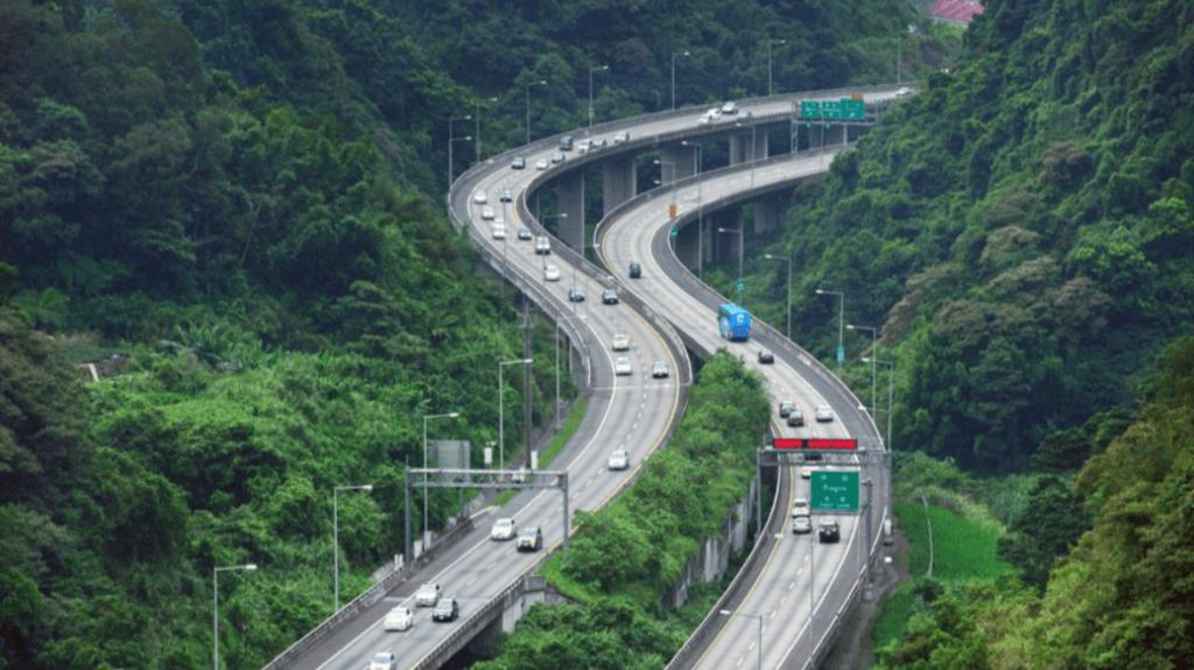 दिल्ली-देहरादून इकोनॉमिक कॉरिडोर बना उत्तर भारत का नया ट्रांसपोर्ट हब, जानिए बड़े फायदे