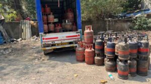 दिल्ली LPG कालाबाजारी | 75 सिलेंडरों के साथ आरोपी गिरफ्तार, पुलिस की बड़ी कार्रवाई