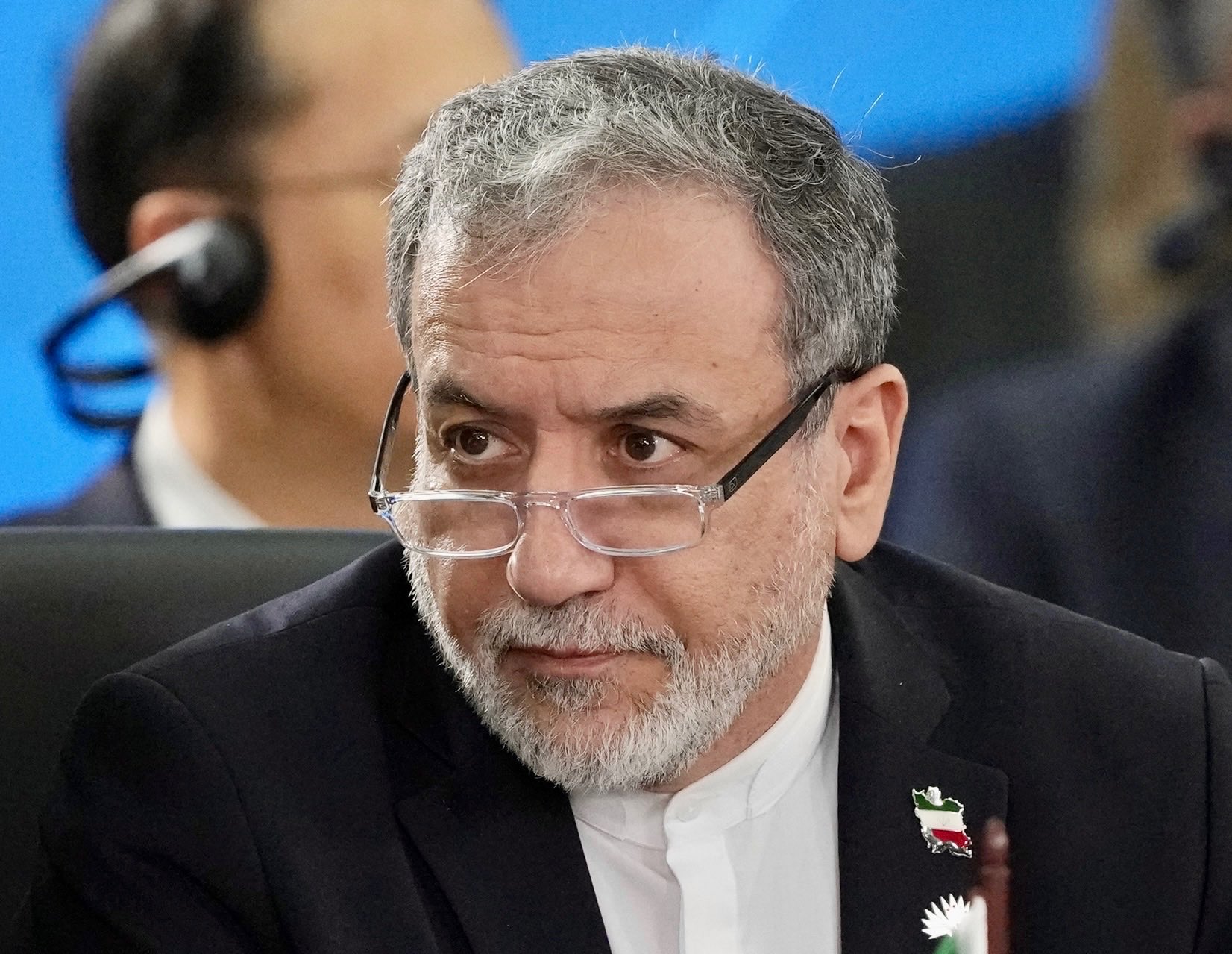 Iran Foreign Minister Araghchi Statement : :- ईरानी विदेश मंत्री अराघची का अमेरिका को सख्त संदेश, बोले- ‘ईरान वेनेजुएला नहीं, धमकियों से नहीं झुकेगा’