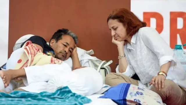 Sonam Wangchuk :- सोनम वांगचुक की पत्नी पहुंचीं दिल्ली हाईकोर्ट, गैरकानूनी हिरासत का आरोप लगाते हुए दायर की याचिका